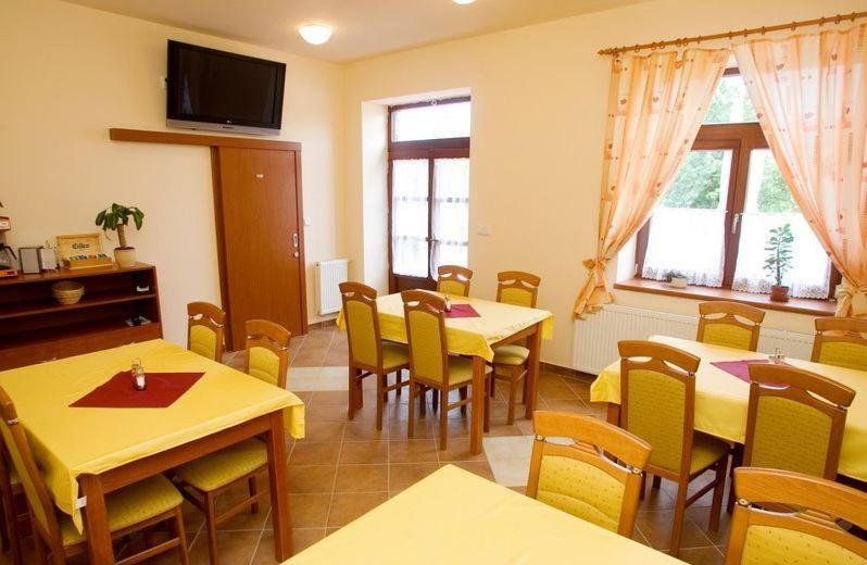 Pension Smetanuv Statek Hradec Králové エクステリア 写真