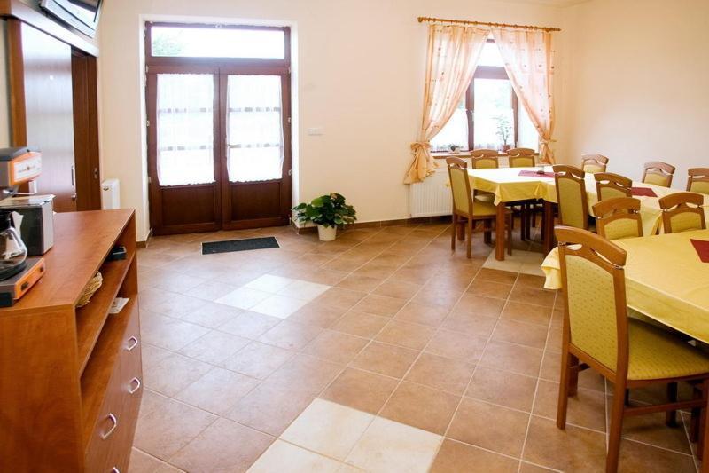 Pension Smetanuv Statek Hradec Králové エクステリア 写真